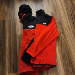 Bundle of (2) The North Face Shirts. Men's XL.